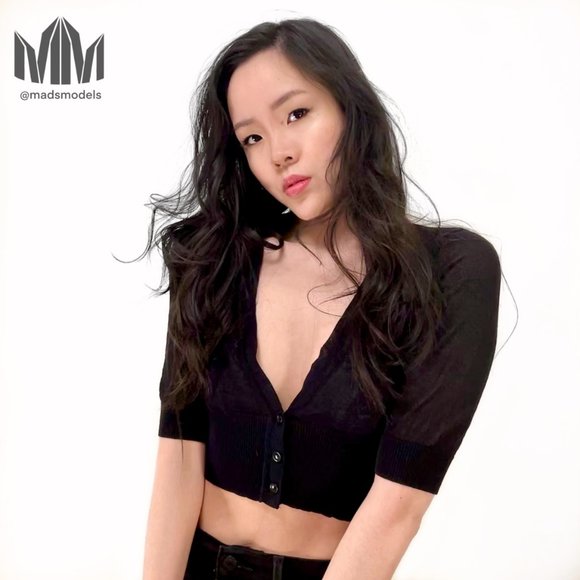 Black Ribbed Half Sleeve V-neck Cropped Cardigan - Picture 1 of 3